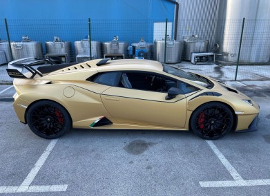 Folierung lamborghini huracan sto kpl in gold x matt by bb folien folierungen foliranje lamborghini huracan sto kpl v zlato x mat by bb folien folierungen3