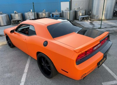Folierung dodge challenger srt kpl in orange toxic matt schwarz x metallic by bb folien folierungen foliranje dodge challenger srt kpl v oranzno toxik mat crno x metalik by bb folien folierungen2