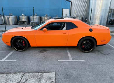 Folierung dodge challenger srt kpl in orange toxic matt schwarz x metallic by bb folien folierungen foliranje dodge challenger srt kpl v oranzno toxik mat crno x metalik by bb folien folierungen6