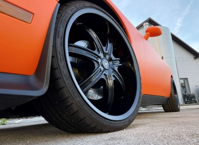 Folierung dodge challenger srt kpl in orange toxic matt schwarz x metallic by bb folien folierungen foliranje dodge challenger srt kpl v oranzno toxik mat crno x metalik by bb folien folierungen15