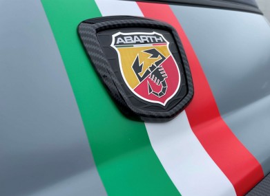 Folierung fiat abarth competizione kpl in satin grau matt design rot glanzed by bb folien folierungen foliranje fiat abarth competizione kpl v satin sivo matt dizajn rdeca sijaj by bb folien folierungen13